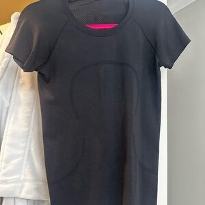 Swiftly Tech Short-Sleeve Shirt 2.0
Hip Length